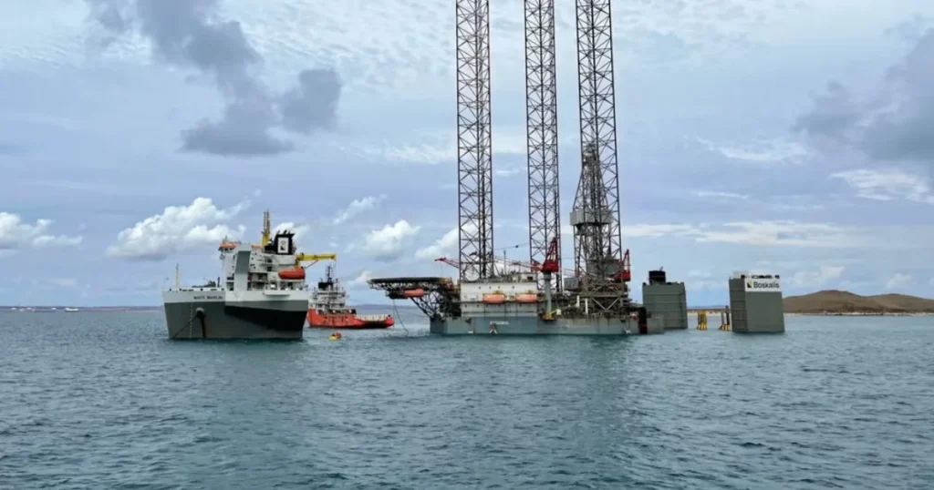 Saudi Driller Suspends 10 Gulf Rigs Amid Escalating Middle East Conflict