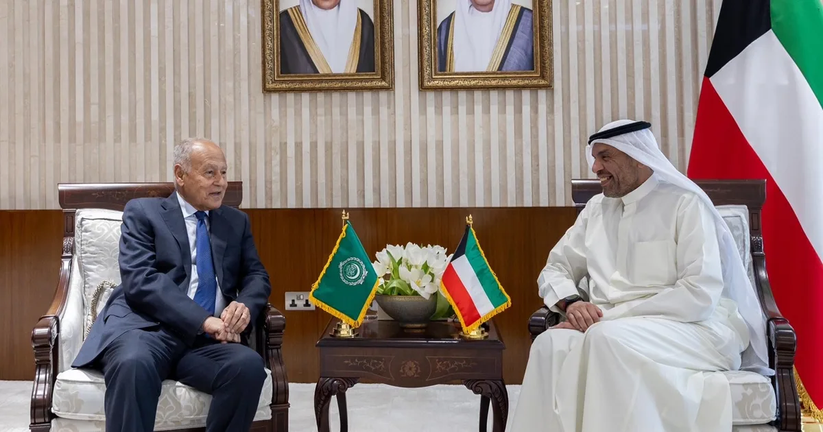 Kuwait’s Leader Meets Newly Appointed Diplomatic Envoys